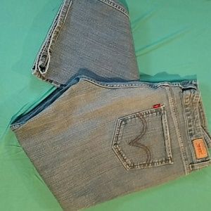 Levis 518