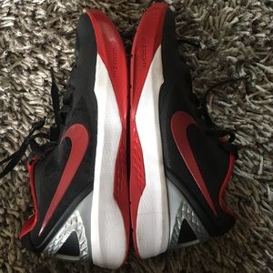 the lightweight Nike Zoom Volley Highspiker