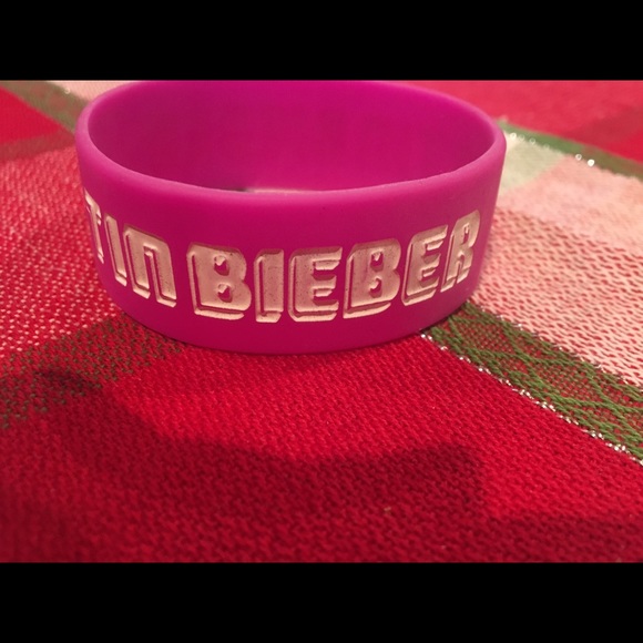 Justin Bieber pink rubber bracelet!! - Picture 2 of 3