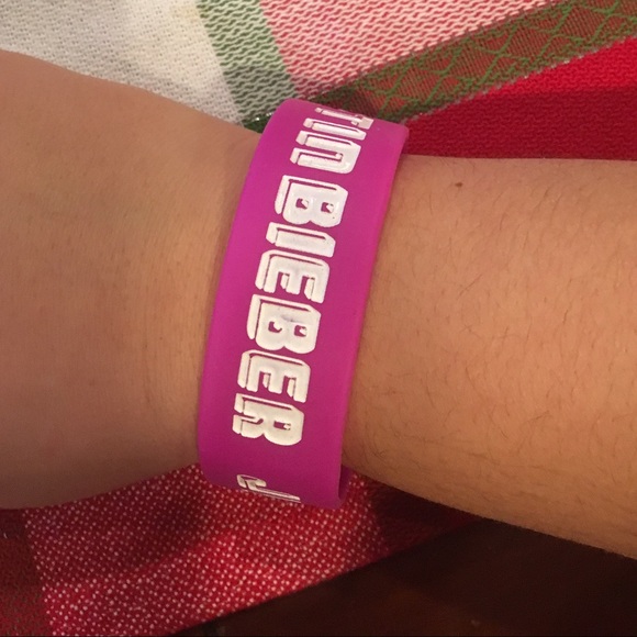 Justin Bieber pink rubber bracelet!! - Picture 3 of 3