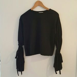 T-shirt with sleeve cords