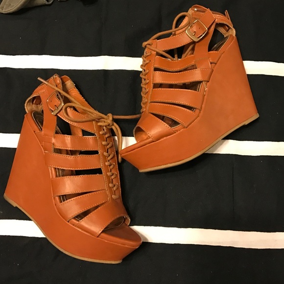 Chestnut Lace Up Wedges🙃
