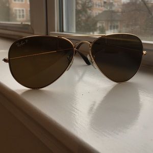 Ray-Ban Polarized Aviator Classic Gold
