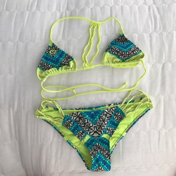 Rip curl triangle bikini top and bottom