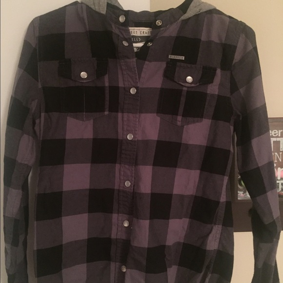 Long sleeve, checkered, button up