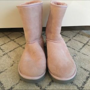 Classic Short Ugg Boots (size 10)