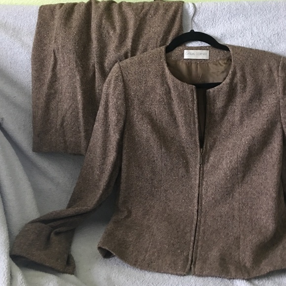 Brown zipper lined jacket suit. Size 4