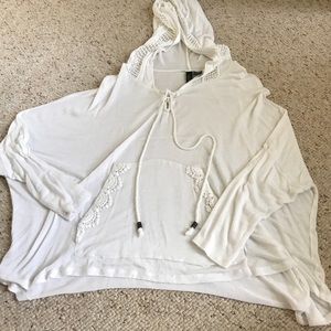 Thin white hoodie with hood and pocket details