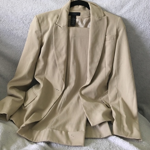 Cream Suit. size 4
