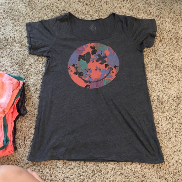 Basic tshirt gray with different colored smiley