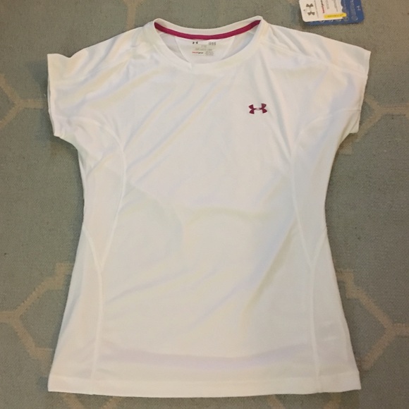 Fitted white Under Armour work out tshirt