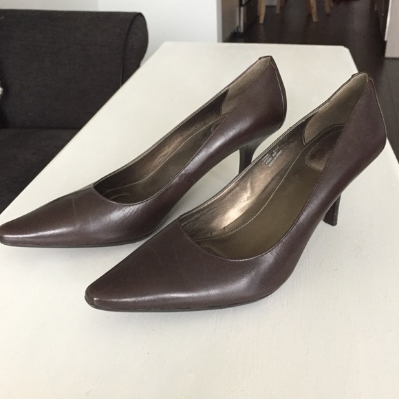 Calvin Klein chocolate brown heels - size 8 1/2