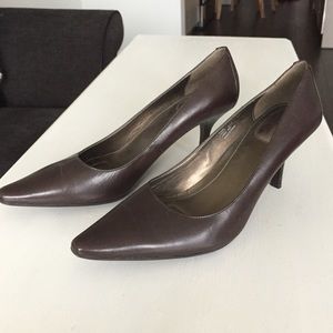 Calvin Klein chocolate brown heels - size 8 1/2