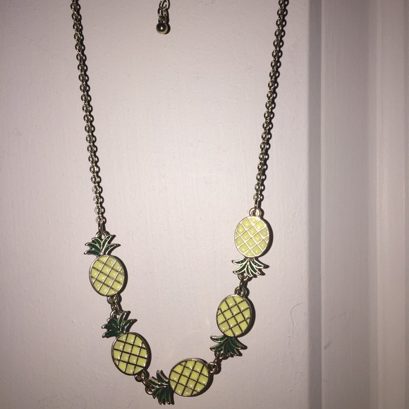 PINEAPPLE NECKLACE 🍍
