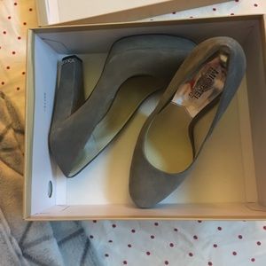 Michael  Kors Sabrina pump Steele Grey suede