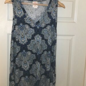 Sleeves Blue Paisley Top w/ longer back