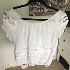 WHITE OFF THE SHOULDER LACE SHIRT