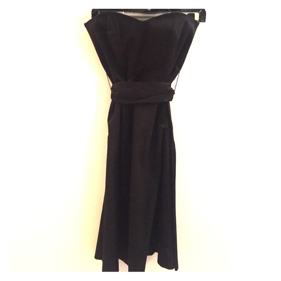 White House size 2 sweetheart neckline black dress