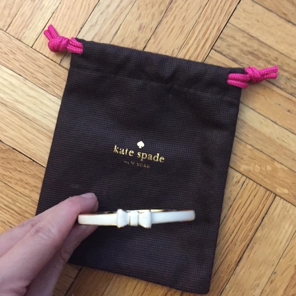 Kate Spade Take A Bow Cream - NOTRADE, Brand new