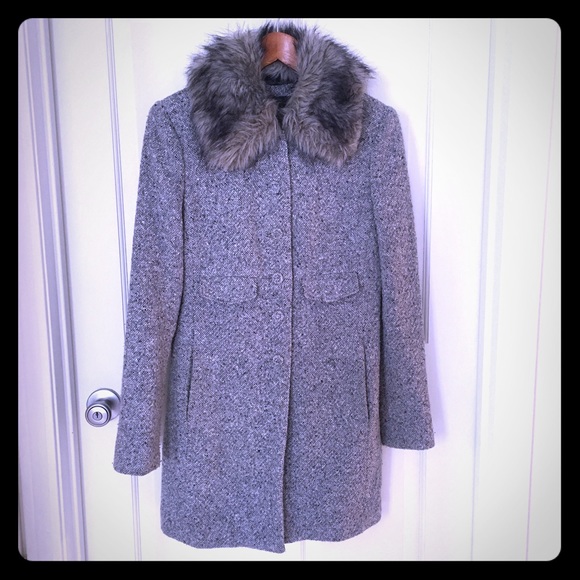 Club Monaco grey tweed coat with faux fur collar.