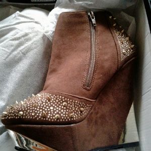 Brown wedges
