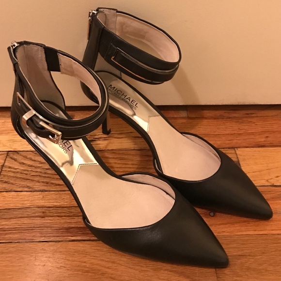 Michael Michael Kors Black Pointed Toe Pump 6.5