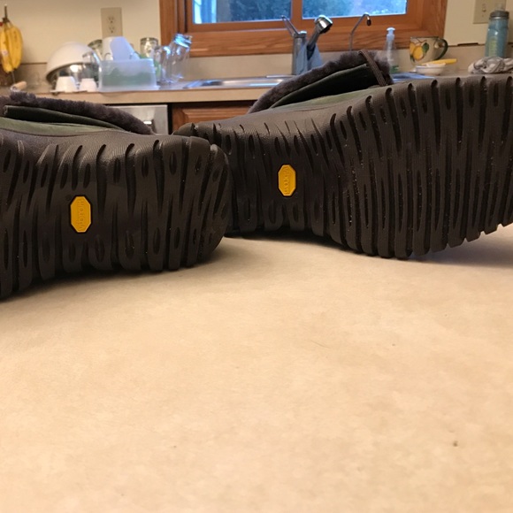 UGG Adirondack boots. - Picture 2 of 4