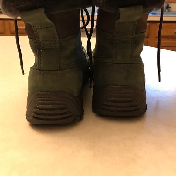 UGG Adirondack boots. - Picture 3 of 4