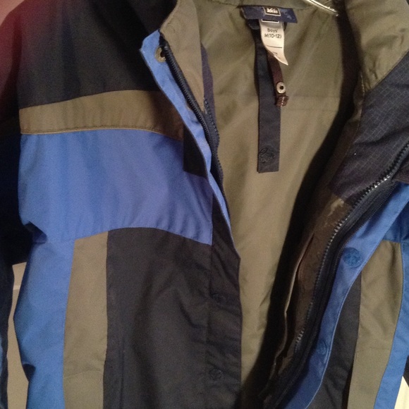 REI Jacket, Boys Medium - Picture 4 of 4