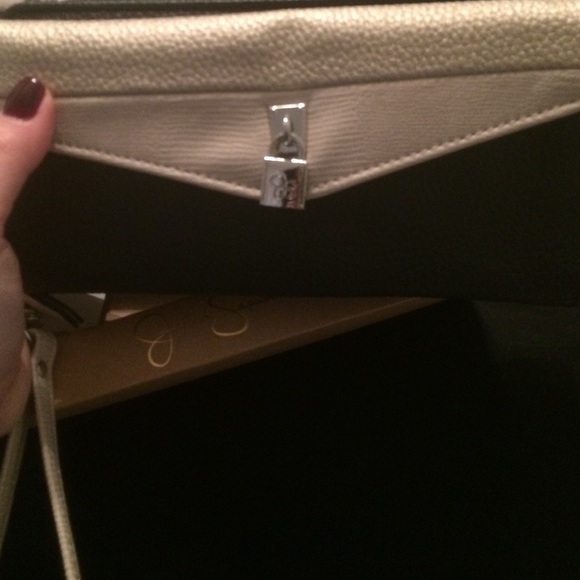 Jessica Simpson Wristlet! Brand New! - Picture 1 of 4