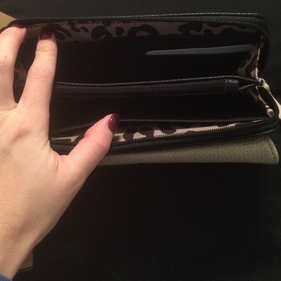 Jessica Simpson Wristlet! Brand New! - Picture 3 of 4