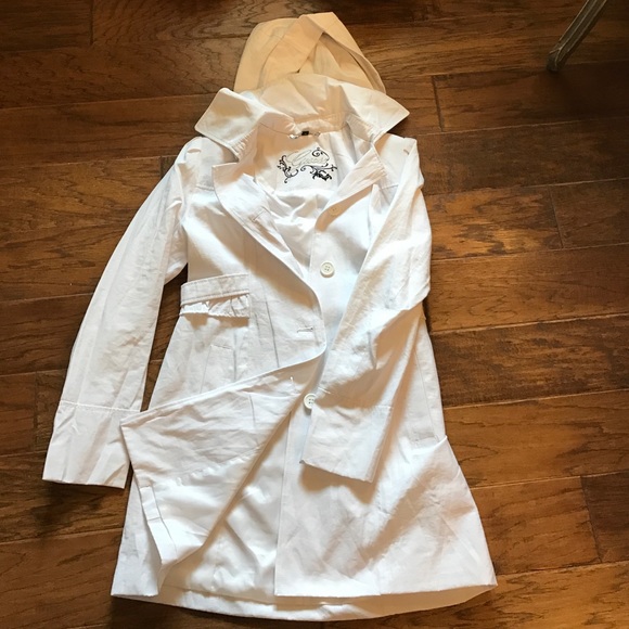 White Guess car jacket