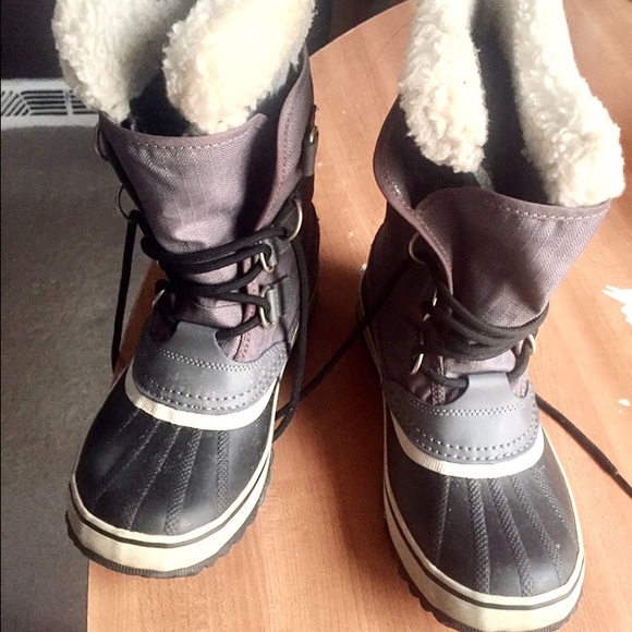 Women's grey carnival sorels