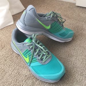 7.5 NIKE Dualfusion X running shoes. Worn Once!