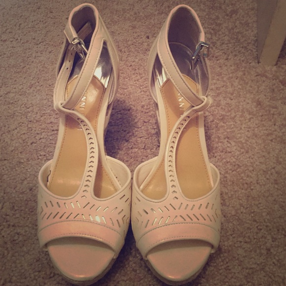 Gianni bini white wedges size 7.5