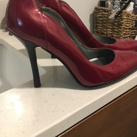GUESS HEELS - Picture 3 of 3