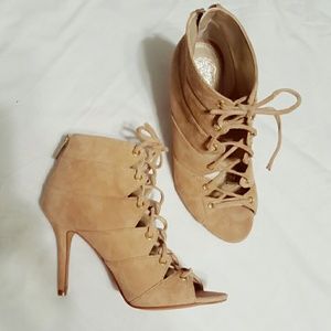 FLASH SALE Vince camuto stevie nude suede heels