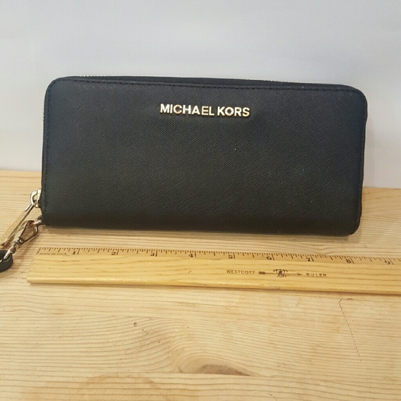 Michael kors clutch wallet