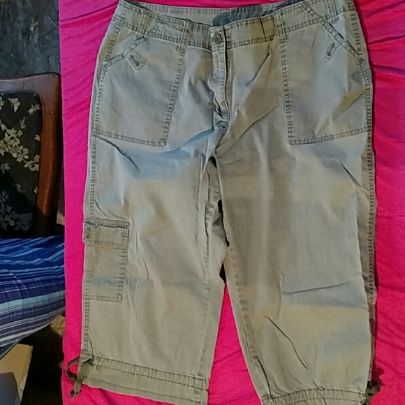 * no longer available*Kaki capri's bundle - Picture 4 of 4