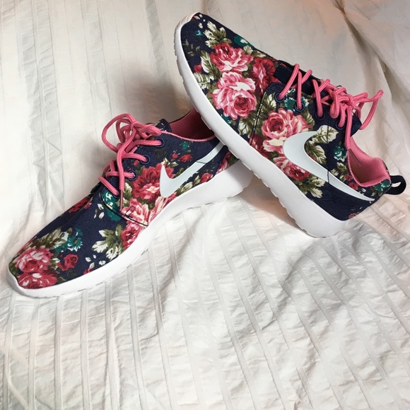 NIKE ROSHES