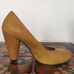 MOVING SALE-Mustard Seychelles 'Password' Pumps