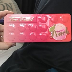 Too faced Sweet Peach palette 🍑
