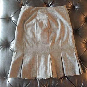 Gap Gray Fitted skirt with pleats size 6