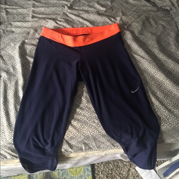 NIKE Navy Blue/Coral Women's Running Crops - Picture 2 of 4