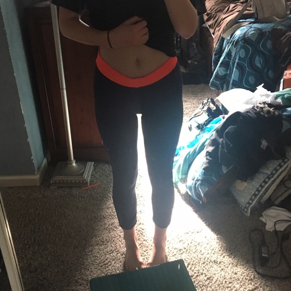 NIKE Navy Blue/Coral Women's Running Crops - Picture 4 of 4