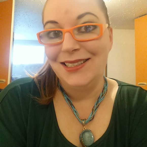 Meet your Posher, Melissa