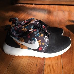 Nike Floral Print Roshe Sneakers- LIMITED EDITION