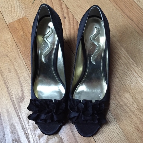 Beautiful black Nina heels