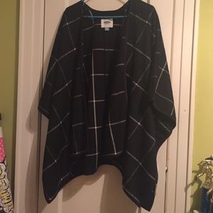 Short sleeve poncho