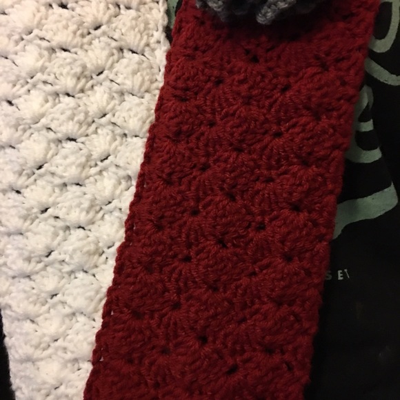 Handmade scarf - Picture 3 of 3